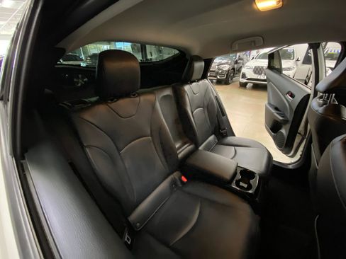Used 2018 Toyota Prius Prime Premium FWD image 16