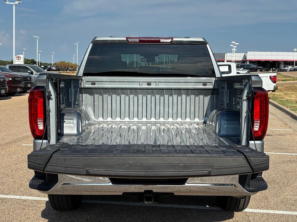Used 2025 GMC Sierra 1500 SLT RWD image 8