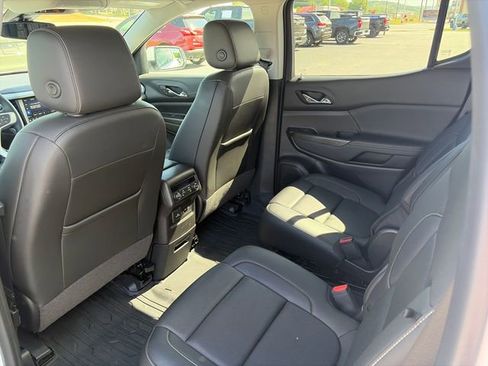 Used 2023 GMC Acadia SLT w/ Preferred Package image 15