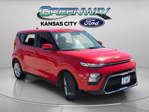 Used 2022 Kia Soul LX w/ Technology Package FWD image 1