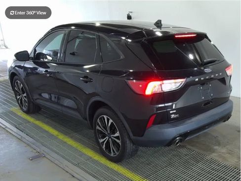 Used 2021 Ford Escape SE w/ SE Sport Appearance Package FWD image 3