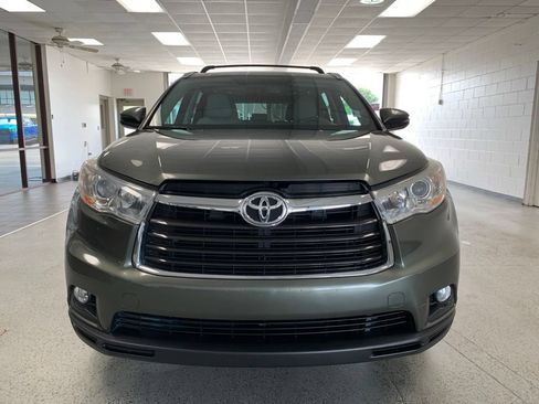 Used 2014 Toyota Highlander XLE FWD image 3