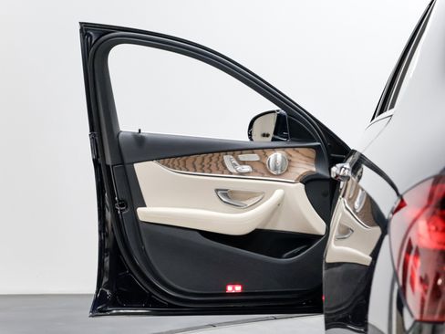 Used 2023 Mercedes-Benz E 350 4MATIC Sedan image 25