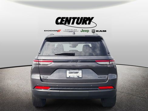 Used 2024 Jeep Grand Cherokee Limited w/ Black Appearance Package image 5