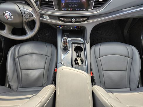 Used 2020 Buick Enclave Essence image 18