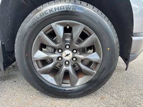 Used 2020 Chevrolet Silverado 1500 RST w/ RST Value Package AWD/4WD image 38