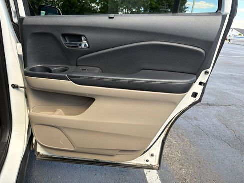 Used 2016 Honda Pilot Touring image 24