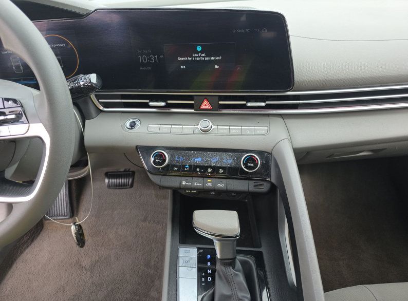 Used 2024 Hyundai Elantra SEL FWD image 11