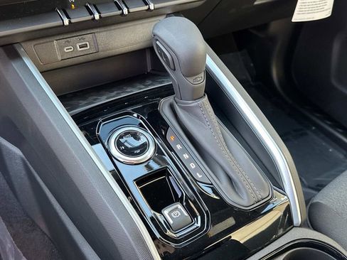 New 2025 Chevrolet Colorado W/T image 23