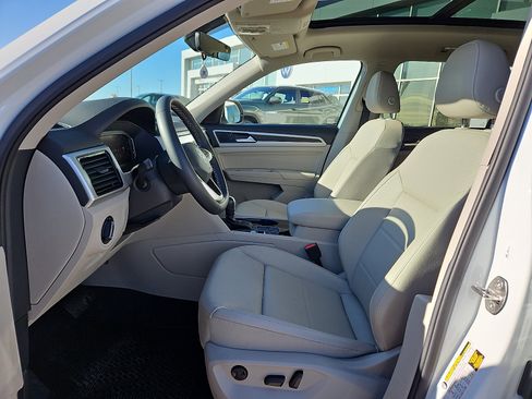 Certified 2023 Volkswagen Atlas SE w/ Panoramic Sunroof Package image 11