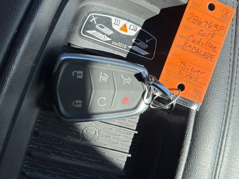 Used 2019 Cadillac Escalade ESV Premium Luxury image 10