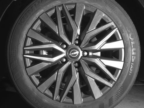 Used 2025 Nissan Altima 2.5 SV FWD image 12