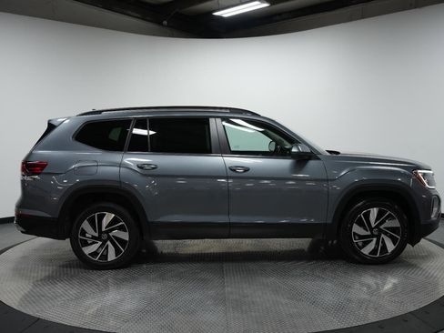 Used 2024 Volkswagen Atlas SE image 9