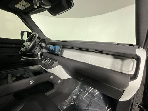 Certified 2023 Land Rover Defender 110 X-Dynamic SE image 19