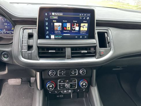 Certified 2023 Chevrolet Suburban Z71 w/ Luxury Package AWD/4WD image 13