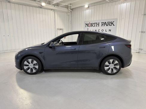 Used 2023 Tesla Model Y Long Range image 2
