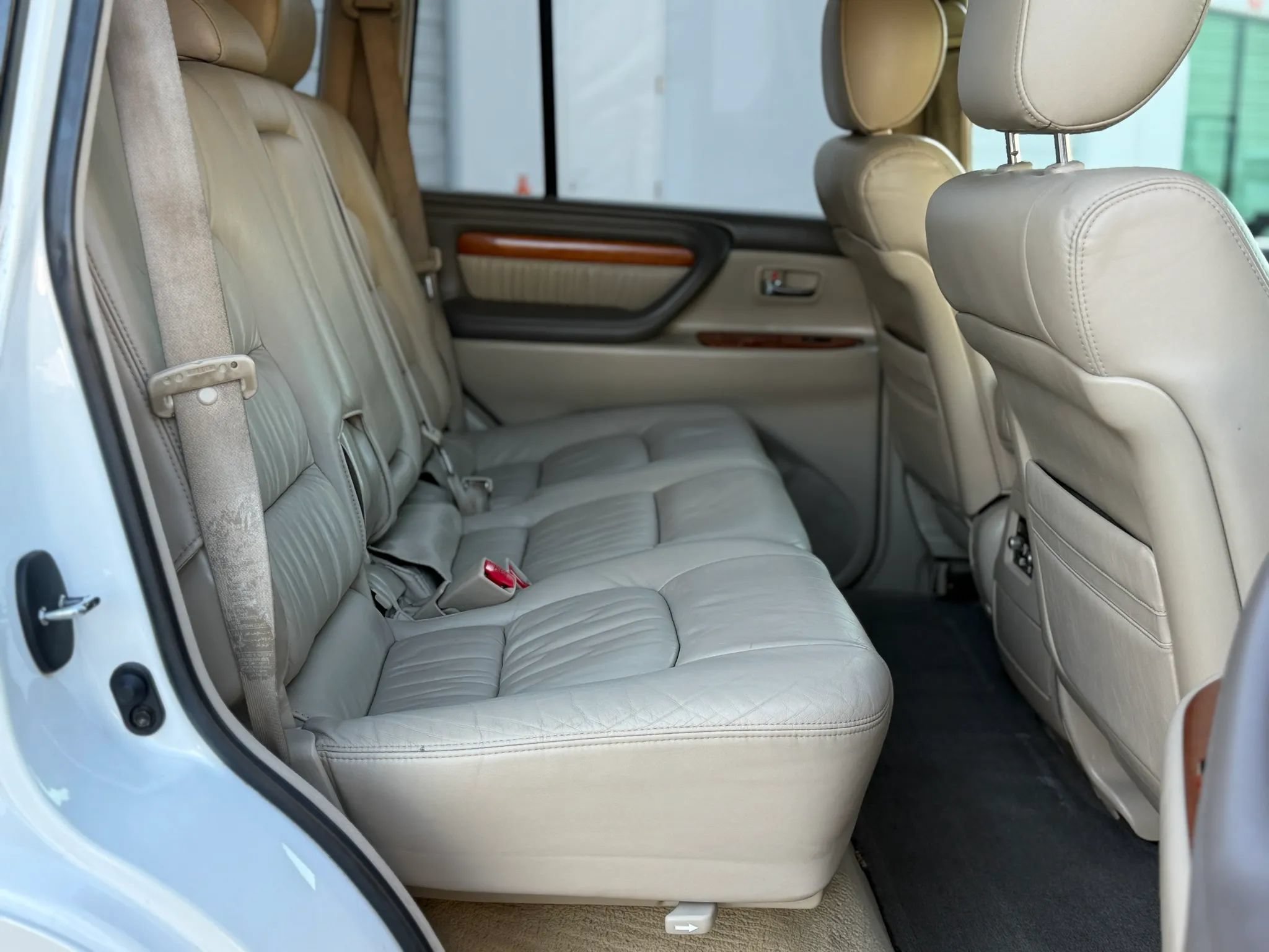 Used 2006 Lexus LX 470 4WD w/ Preferred Accessory Pkg image 22