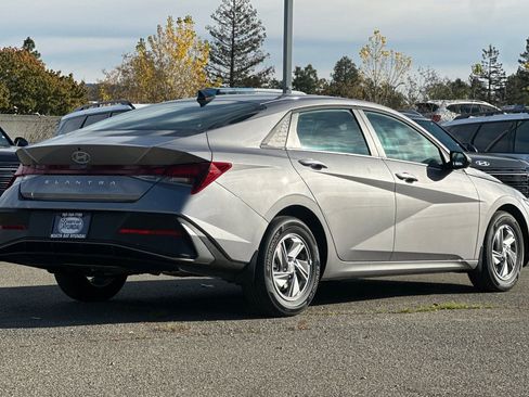 New 2026 Hyundai Elantra SE FWD image 4