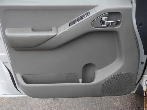 Used 2012 Nissan Frontier SV AWD/4WD image 9