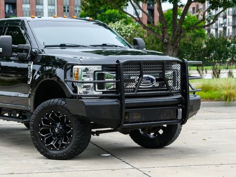 Used 2019 Ford F350 XLT w/ XLT Value Package AWD/4WD image 3