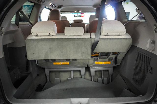 Used 2014 Toyota Sienna LE FWD image 21