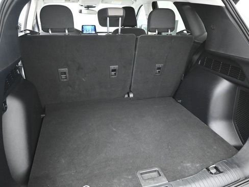 Used 2022 Ford Escape SE w/ SE Sport Appearance Package image 9