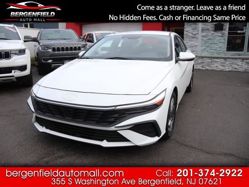 Used 2024 Hyundai Elantra SEL FWD image 1