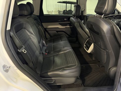 Used 2024 Lincoln Nautilus Reserve image 11