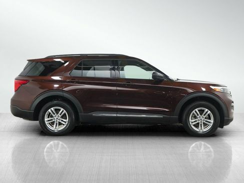 Used 2020 Ford Explorer XLT w/ Equipment Group 202A AWD/4WD image 7