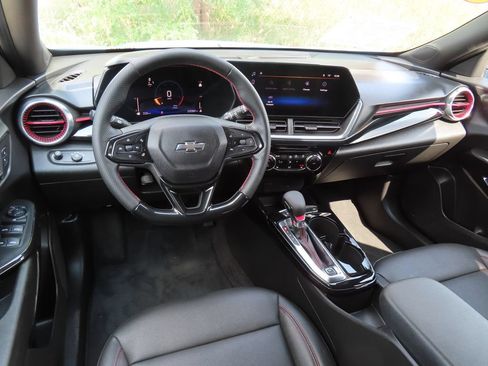Certified 2024 Chevrolet Trax RS w/ Driver Confidence Package FWD image 4