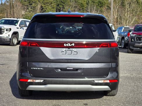 Used 2024 Kia Carnival LX image 18