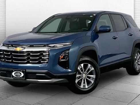 Used 2025 Chevrolet Equinox LT FWD image 12