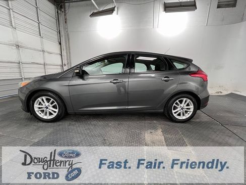 Used 2017 Ford Focus SE image 4
