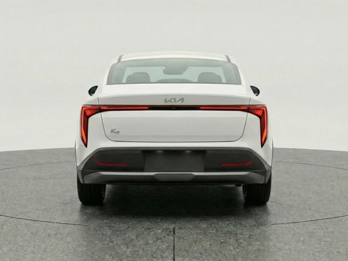 Used 2025 Kia K4 LXS image 7