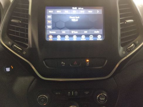 Used 2021 Jeep Cherokee Latitude Plus FWD image 25
