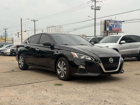 Used 2019 Nissan Altima 2.5 S FWD image 2