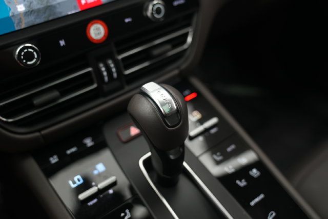 Certified 2026 Porsche Macan AWD/4WD image 41