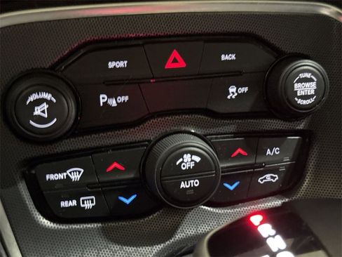 Used 2015 Dodge Challenger SXT Plus image 17