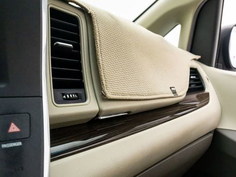 Used 2015 Toyota Sienna XLE image 28