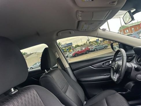 Used 2020 Nissan Rogue SV FWD image 25