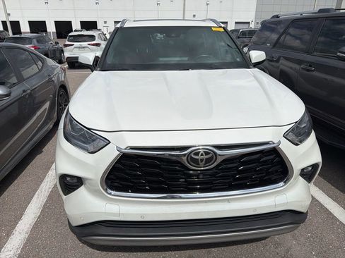 Used 2021 Toyota Highlander Platinum AWD/4WD image 4