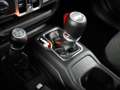 Used 2025 Jeep Wrangler Unlimited Sahara AWD/4WD image 13
