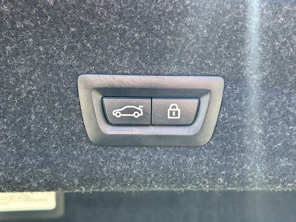 Used 2019 BMW 330i xDrive Sedan w/ Premium Package AWD/4WD image 18