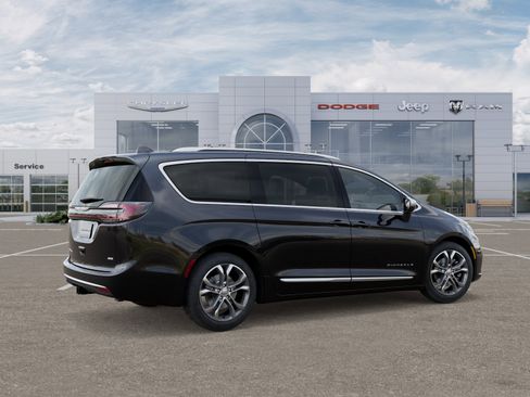 New 2026 Chrysler Pacifica Pinnacle w/ Trailer Tow Group image 30