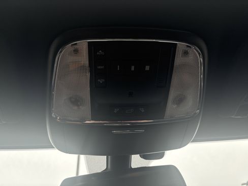 Used 2016 Jeep Grand Cherokee Limited image 32