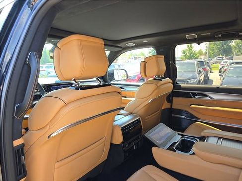 Used 2023 Jeep Grand Wagoneer Series III AWD/4WD image 17