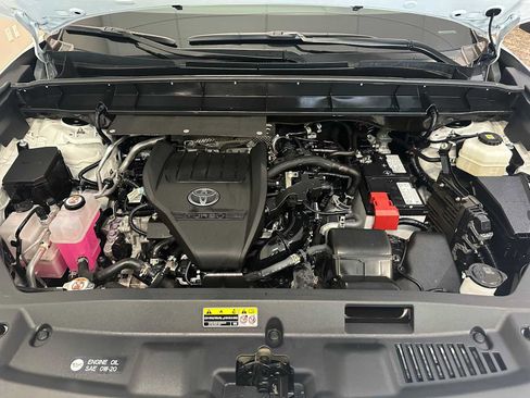 Used 2023 Toyota Highlander XLE AWD/4WD image 9