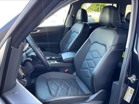 Used 2025 Volkswagen Atlas SE FWD image 24