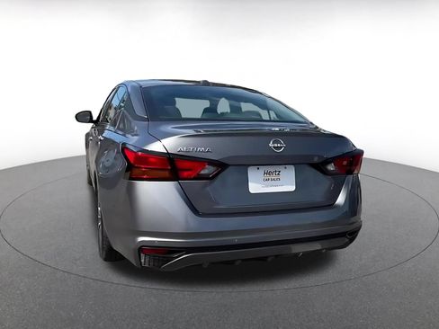 Used 2025 Nissan Altima 2.5 SV FWD image 9