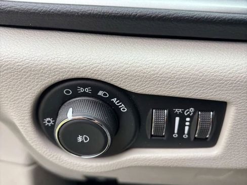 Used 2018 Chrysler Pacifica Touring Plus w/ Tire & Wheel Group image 47